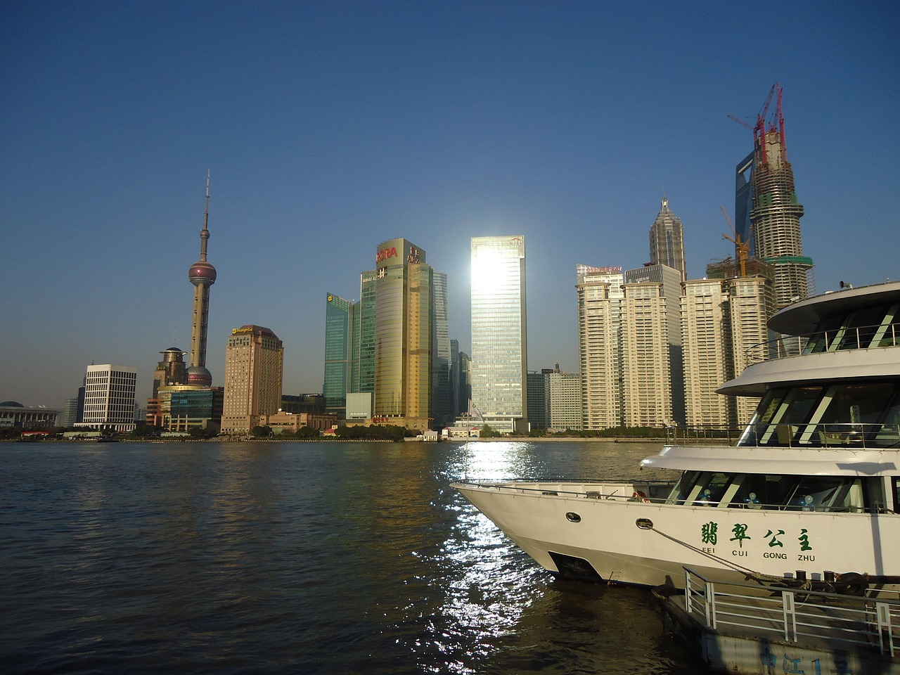 广州、上海与白沟，房产投资的地域比较与策略分析